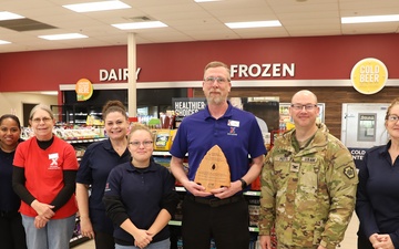 Ft. Indiantown Gap commander recognizes outgoing Post Exchange manager