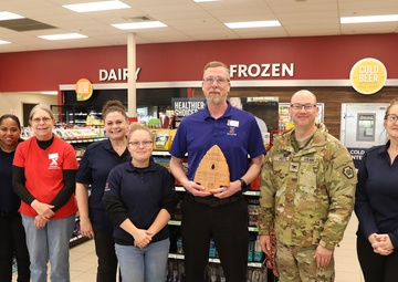 Ft. Indiantown Gap commander recognizes outgoing Post Exchange manager
