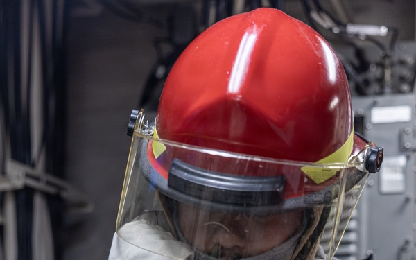 USS Mahan Conducts General Quarters Drill