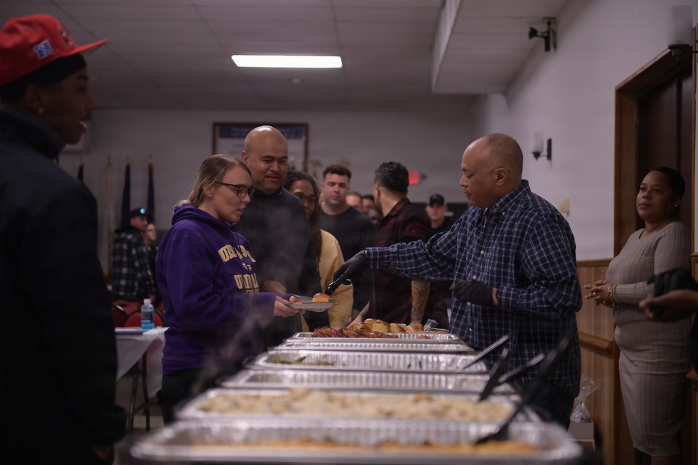 Sailors participate in Thanksgiving Feast