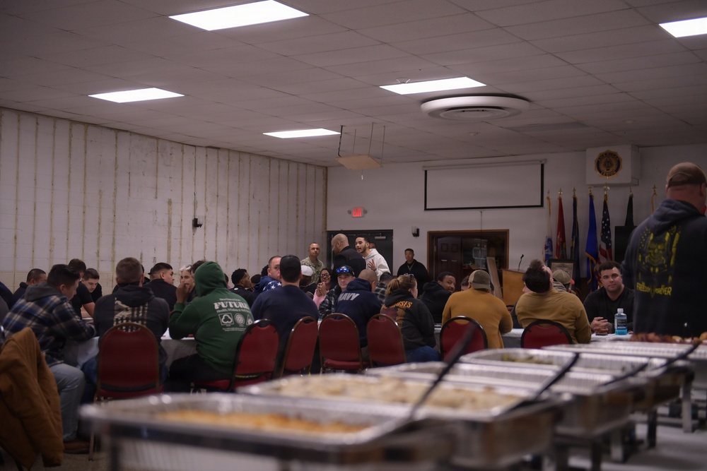 Sailors participate in Thanksgiving Feast