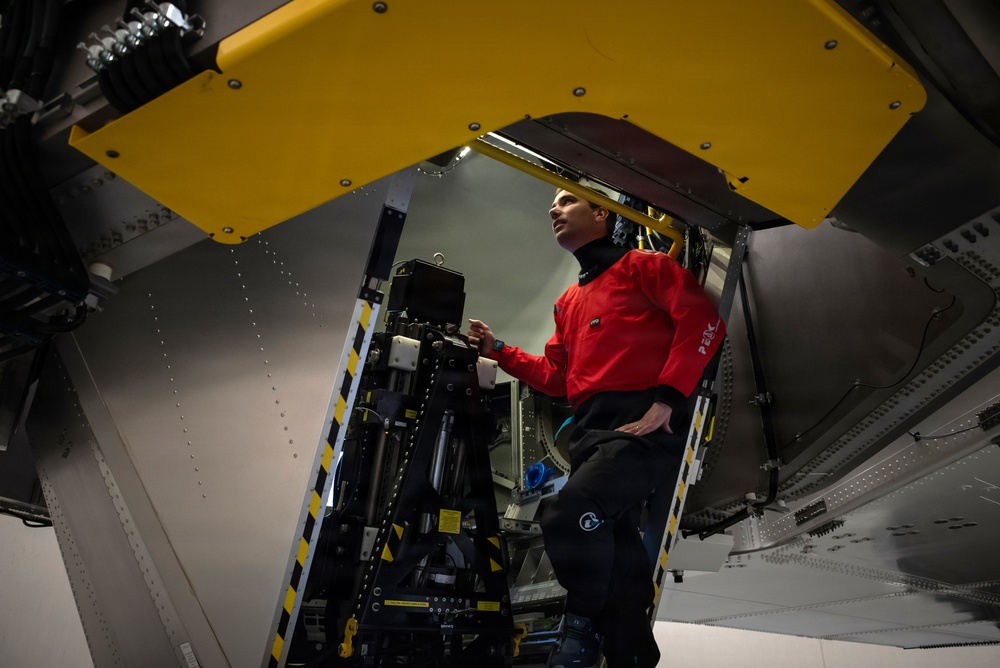 711 HPW centrifuge simulates spaceflight for astronauts