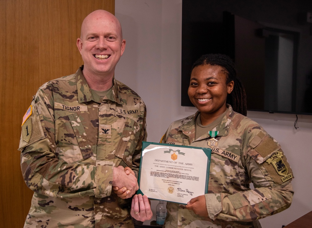 Combat camera Soldiers recognized for their service in Italy