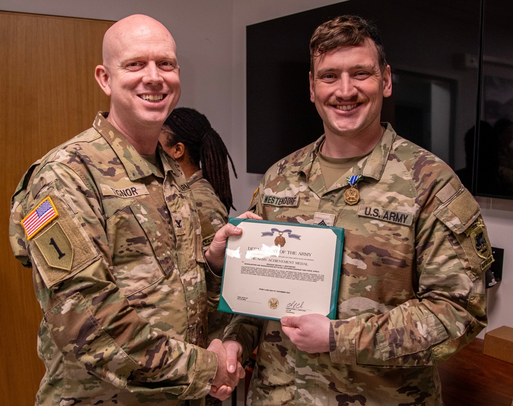 Combat camera Soldiers recognized for their service in Italy