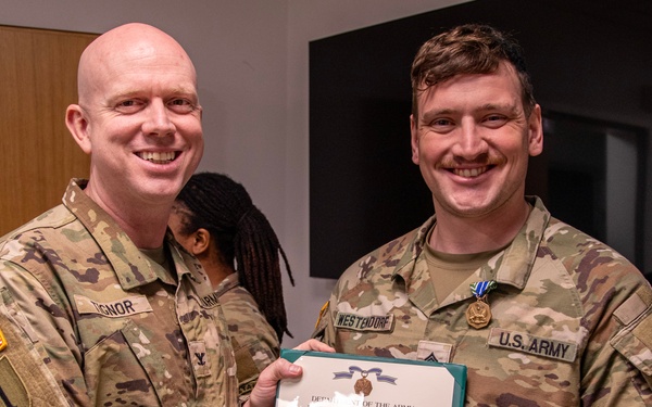 Combat camera Soldiers recognized for their service in Italy