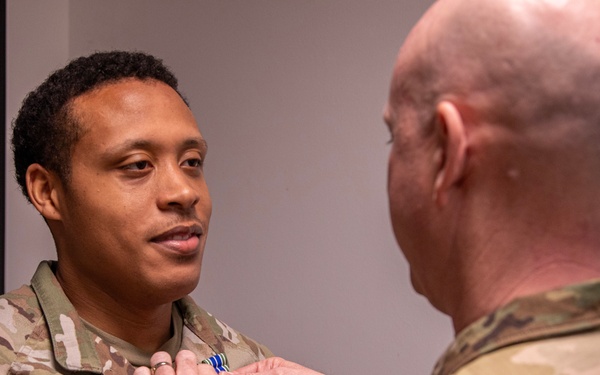 Combat camera Soldiers recognized for their service in Italy