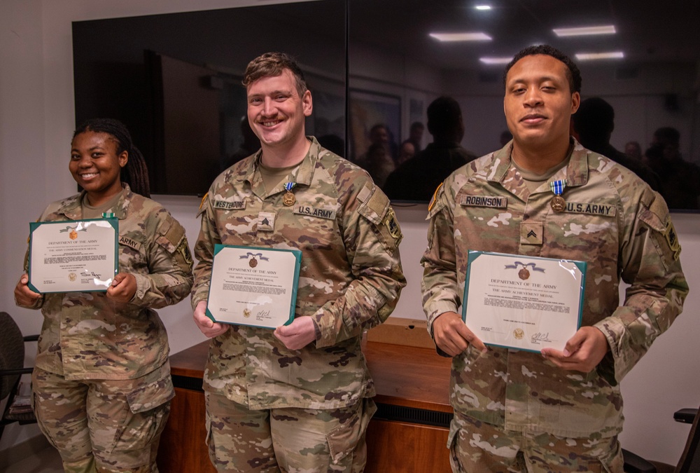 Combat camera Soldiers recognized for their service in Italy