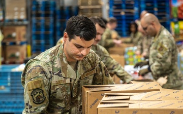 Kentucky Guardsmen volunteer at food bank