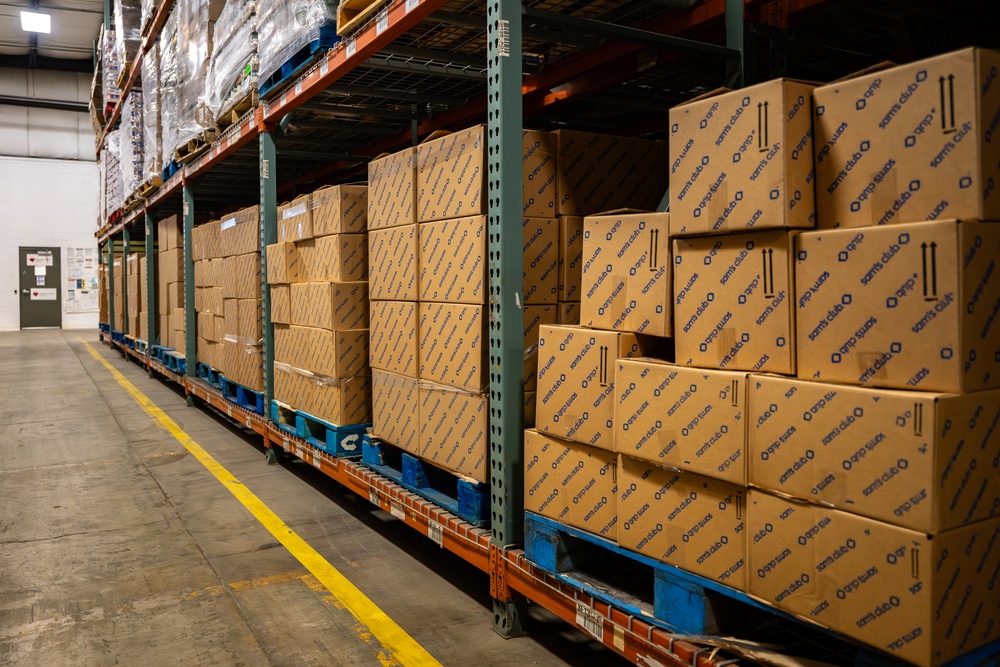Kentucky Guardsmen volunteer at food bank
