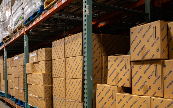 Kentucky Guardsmen volunteer at food bank