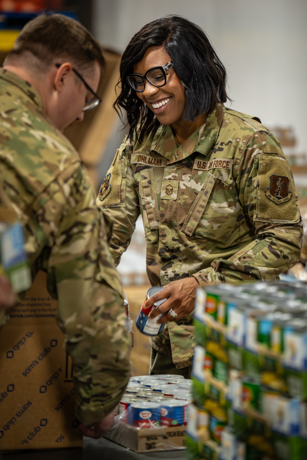 Kentucky Guardsmen volunteer at food bank