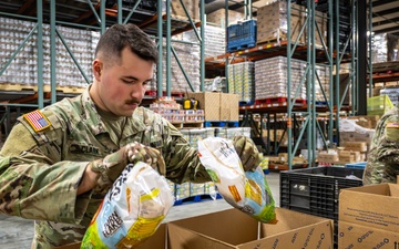 Kentucky National Guard supports Louisville food bank