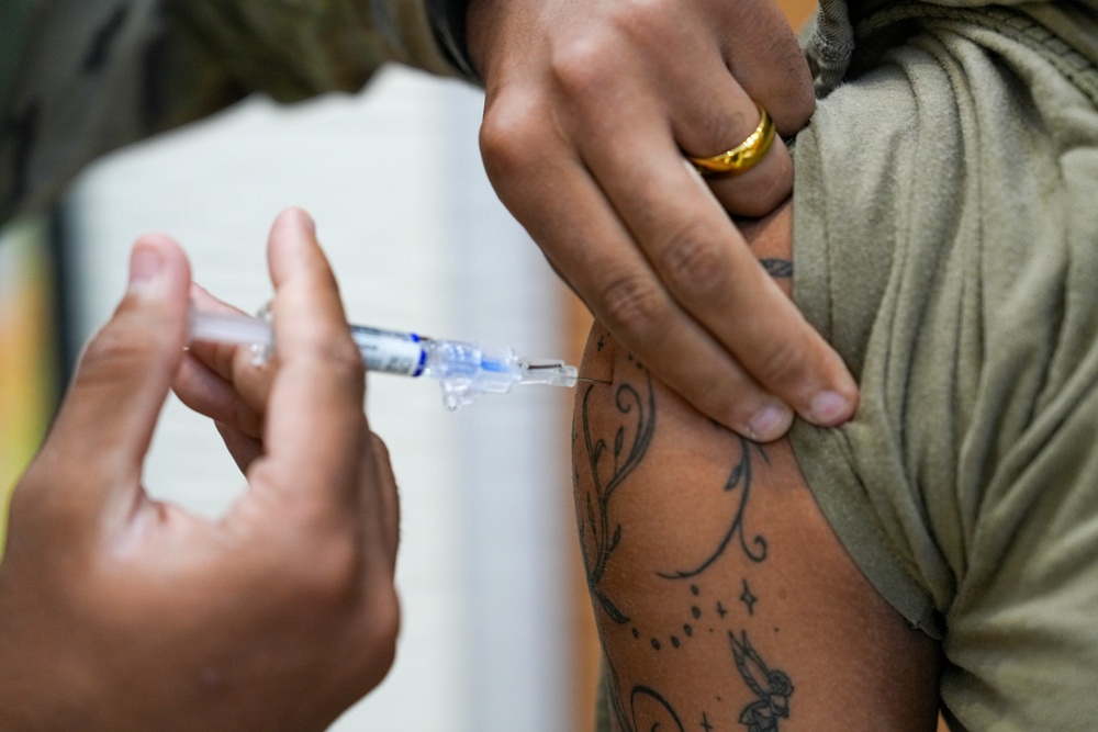 Air Commandos receive annual influenza vaccines