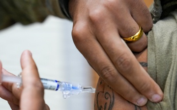 Air Commandos receive annual influenza vaccines