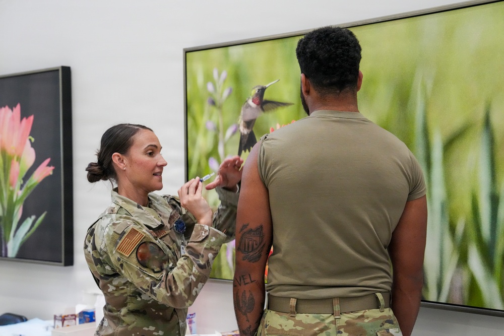 Air Commandos receive annual influenza vaccines