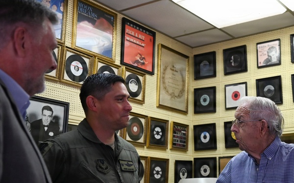 Former AFSOC commander visits Cannon AFB