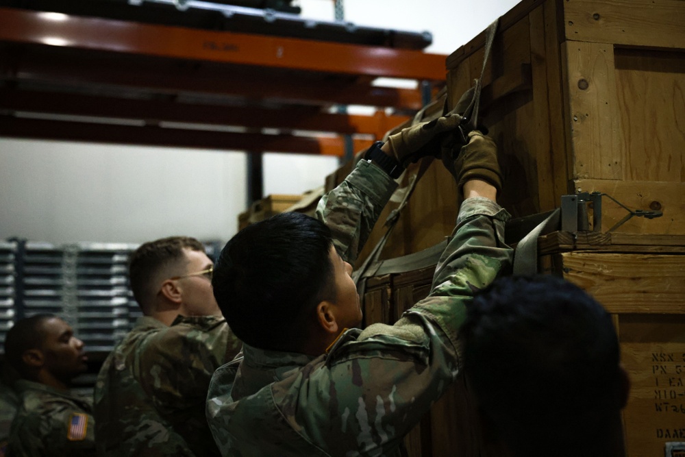 I Corps Soldiers Conduct Pallet Building Training with EAGLE Team