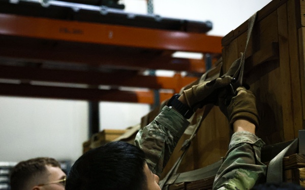 I Corps Soldiers Conduct Pallet Building Training with EAGLE Team