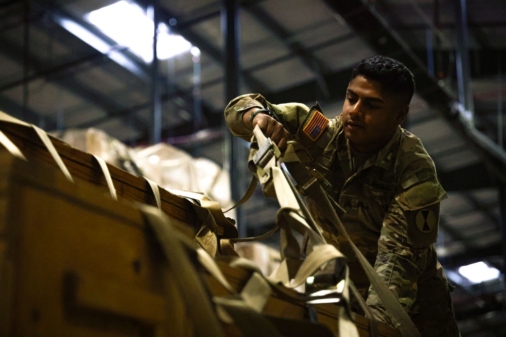 I Corps Soldiers Conduct Pallet Building Training with EAGLE Team