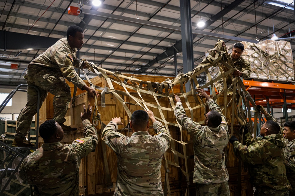 I Corps Soldiers Conduct Pallet Building Training with EAGLE Team