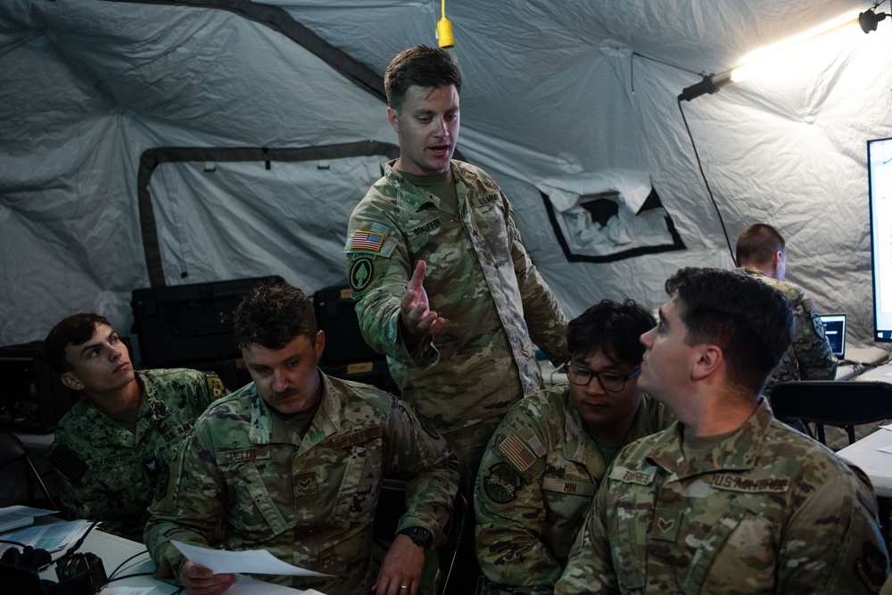 JCSE and 6th CS partner during Noble Skywave