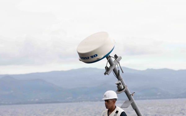 USS Fort Lauderdale Conducts Amphibious Landing Operation