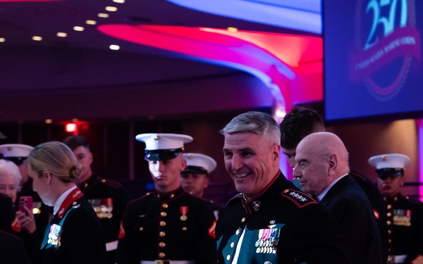 Marine Barracks Washington 8th &amp; I 250th Birthday Ball