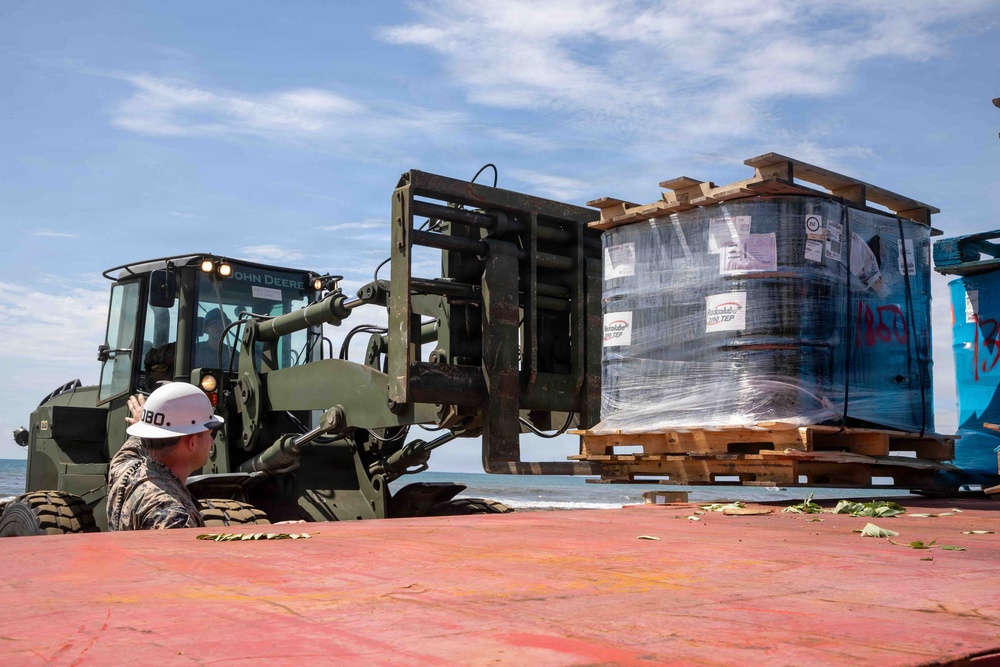 USS Fort Lauderdale Conducts Amphibious Landing Operation