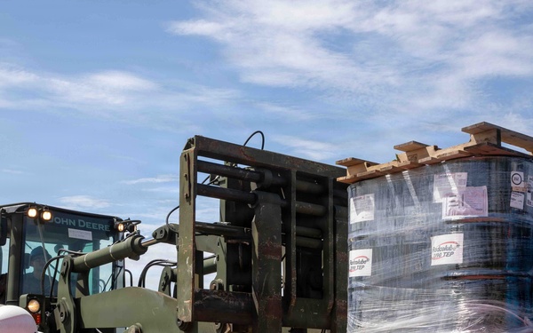 USS Fort Lauderdale Conducts Amphibious Landing Operation