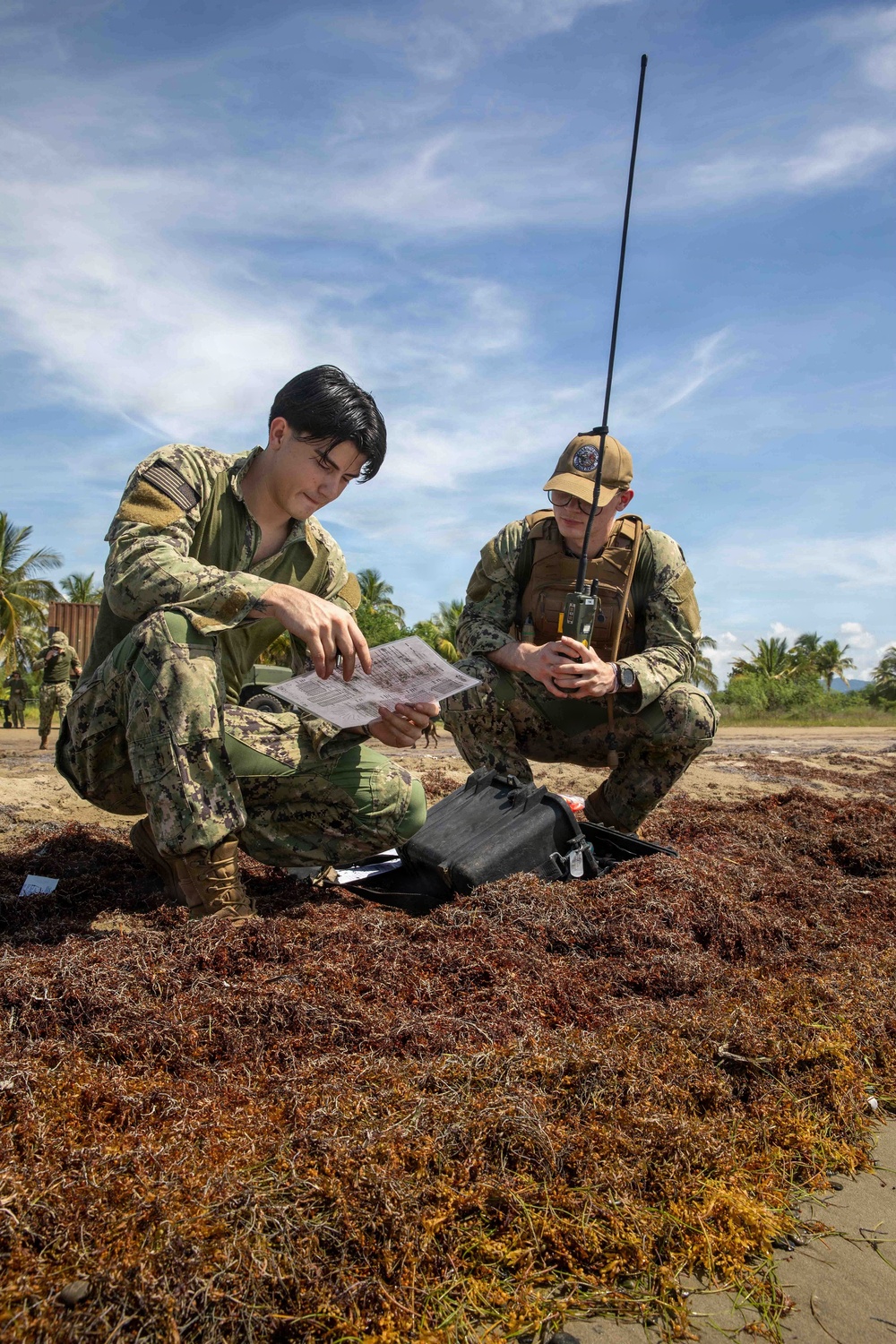 USS Fort Lauderdale Conducts Amphibious Landing Operation