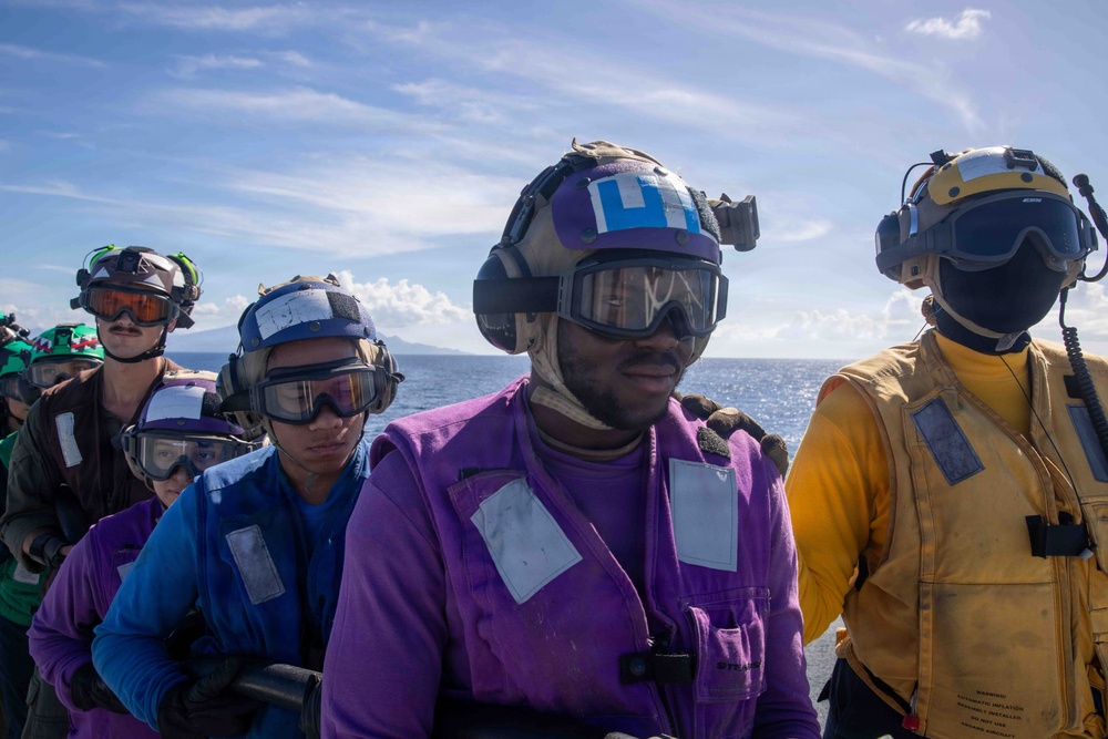 Flight Deck Training aboard Fort Lauderdale