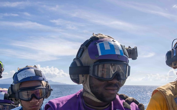 Flight Deck Training aboard Fort Lauderdale