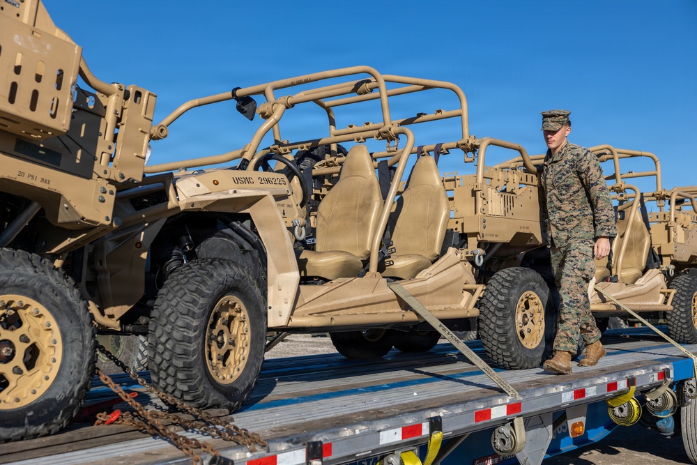 II MEF Marines receive transport cargo from WTI 1-26
