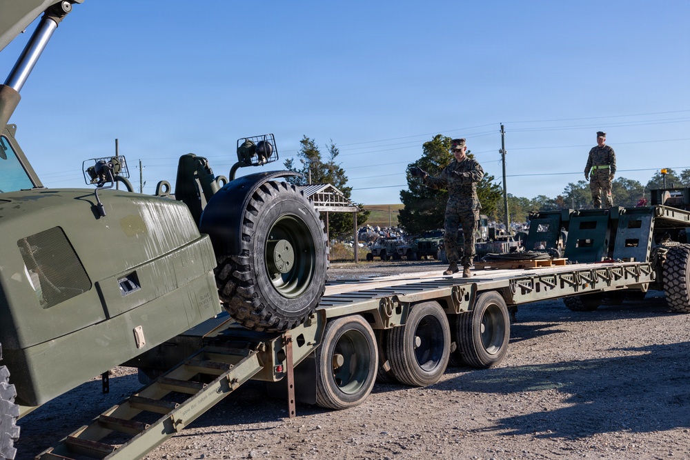 II MEF Marines receive transport cargo from WTI 1-26