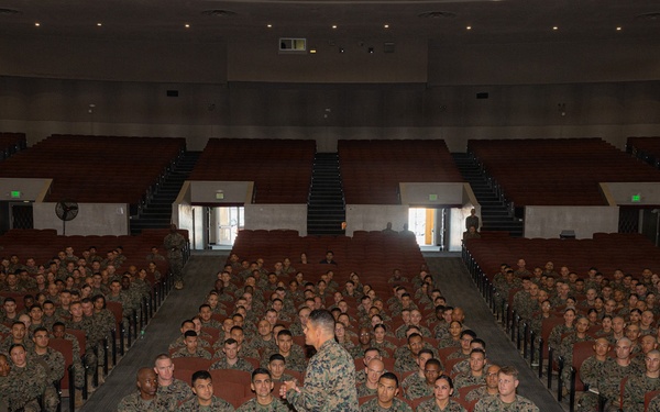 Sergeant Major of the Marine Corps visits MCRDSD