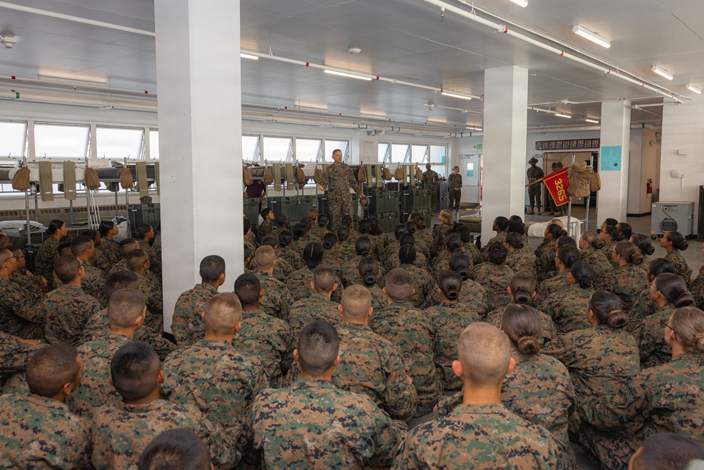 Sergeant Major of the Marine Corps visits MCRDSD