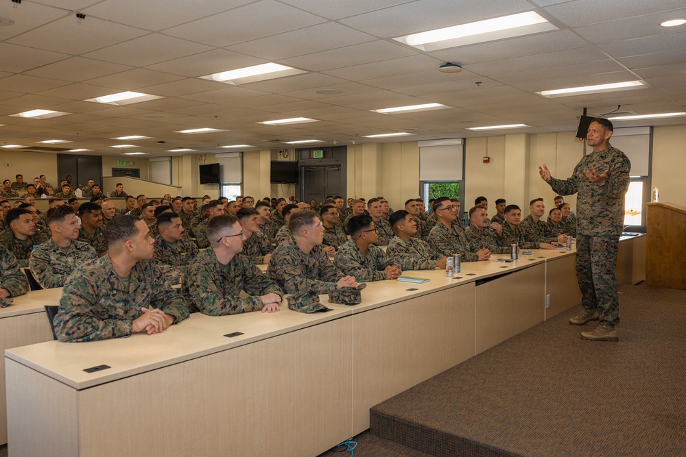 Sergeant Major of the Marine Corps visits MCRDSD