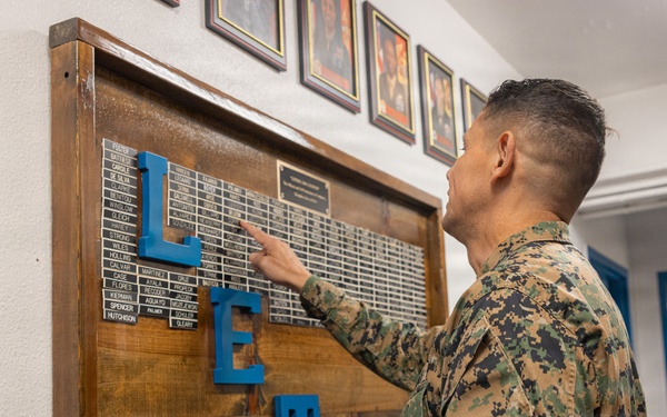 Sergeant Major of the Marine Corps visits MCRDSD
