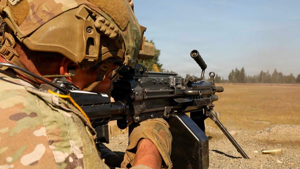 16th Combat Aviation Brigade conduct M249 Squad Automatic Weapon training