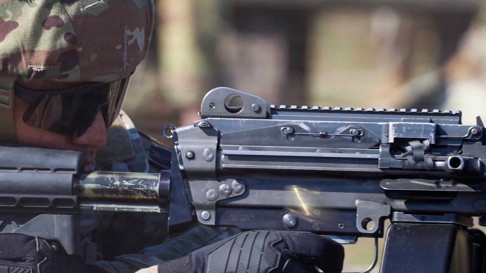 16th Combat Aviation Brigade conduct M249 Squad Automatic Weapon training