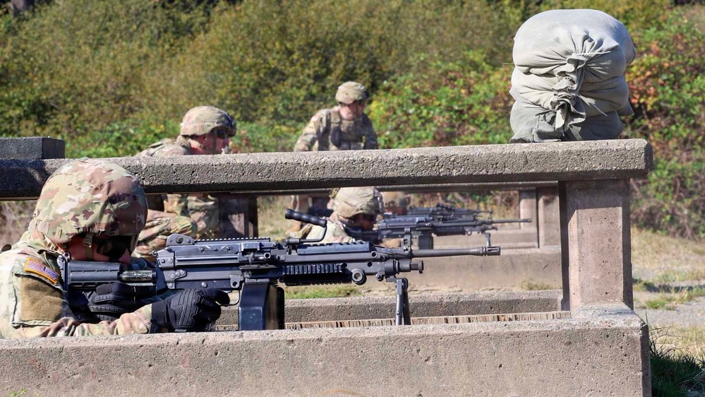 16th Combat Aviation Brigade conduct M249 Squad Automatic Weapon training