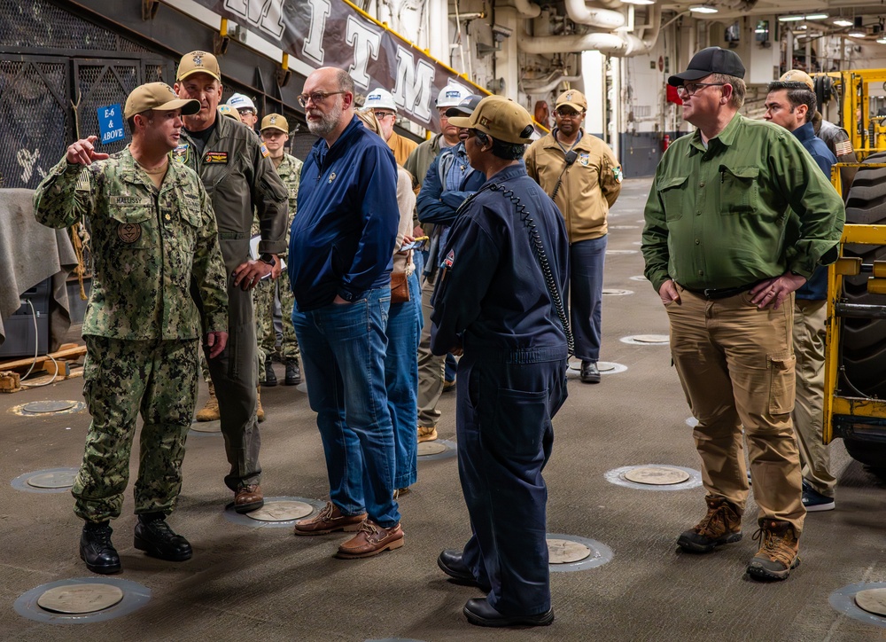OMB visits USS Essex