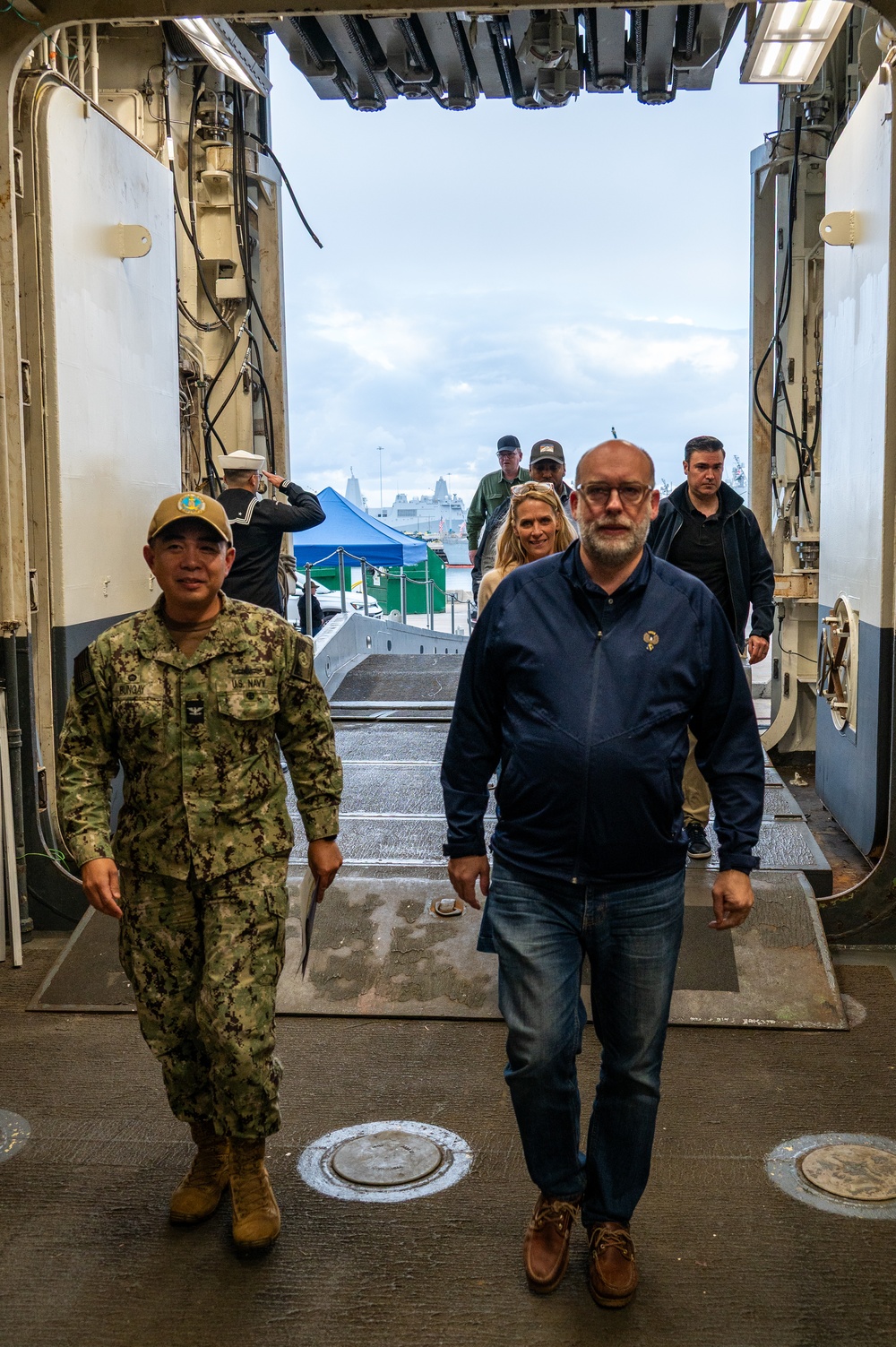 OMB visits USS Essex