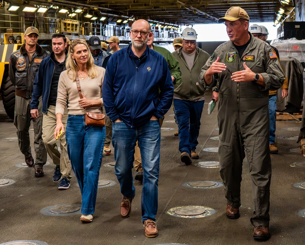 OMB visits USS Essex