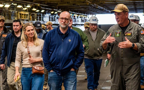 OMB visits USS Essex