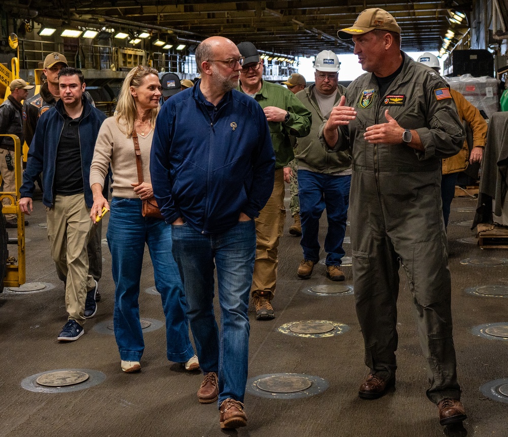 OMB visits USS Essex