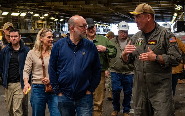 OMB visits USS Essex