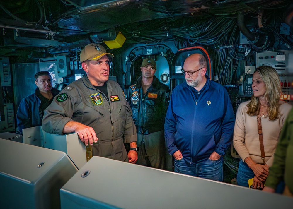 OMB visits USS Essex