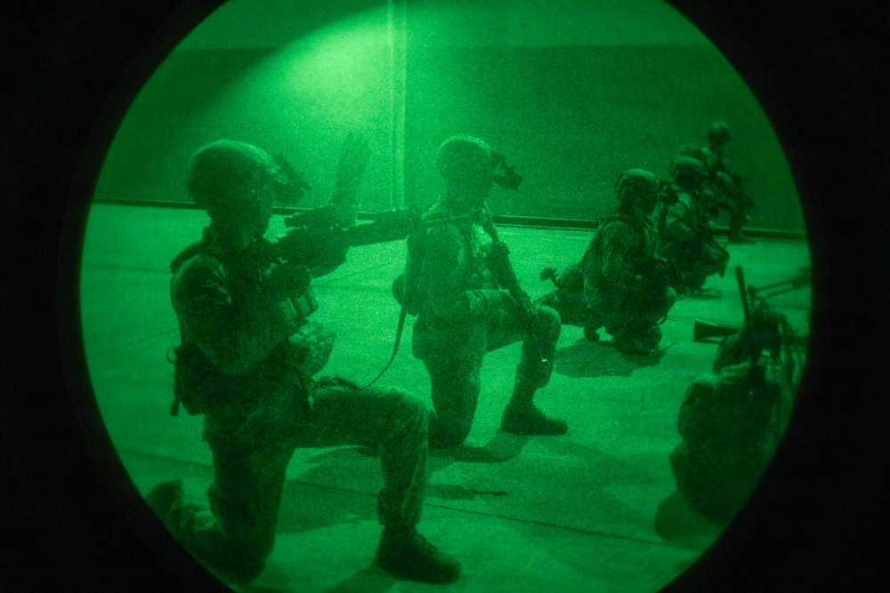 1-2 Stryker Brigade Combat Team conduct Air Assault operations with 2-158th Assault Helicopter Battalion, 16th Combat Aviation Brigade