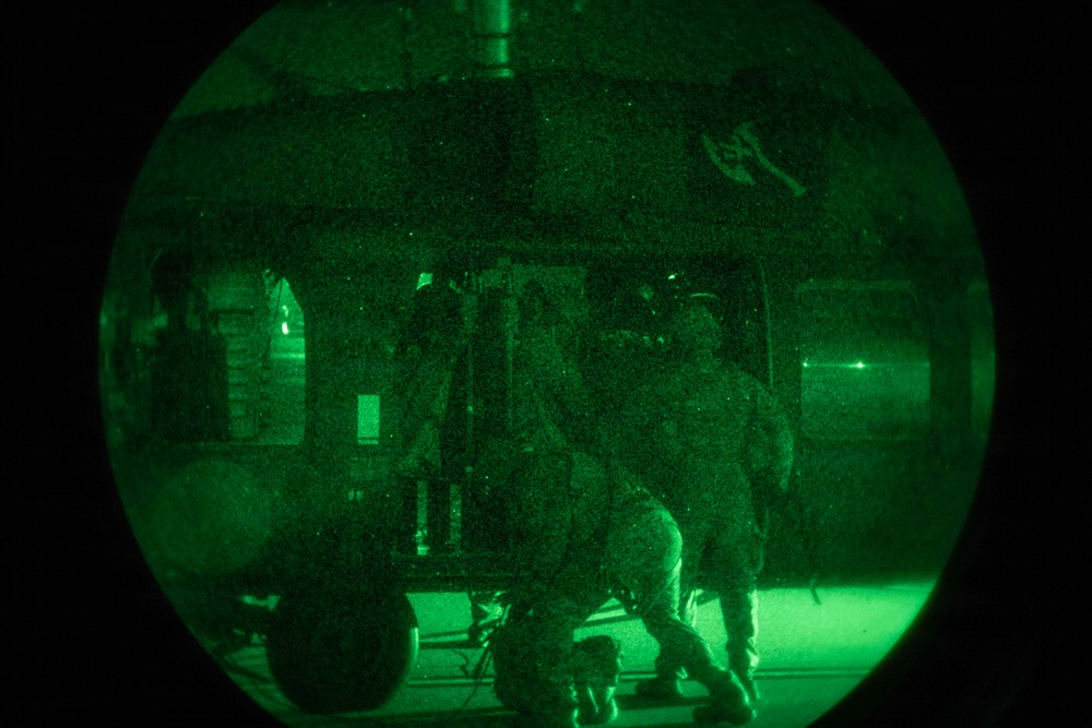 1-2 Stryker Brigade Combat Team conduct Air Assault operations with 2-158th Assault Helicopter Battalion, 16th Combat Aviation Brigade